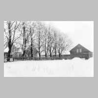 110-0017 November 1944 in Warnien. Der Hof Scharwies im ersten Schnee des Jahres.jpg